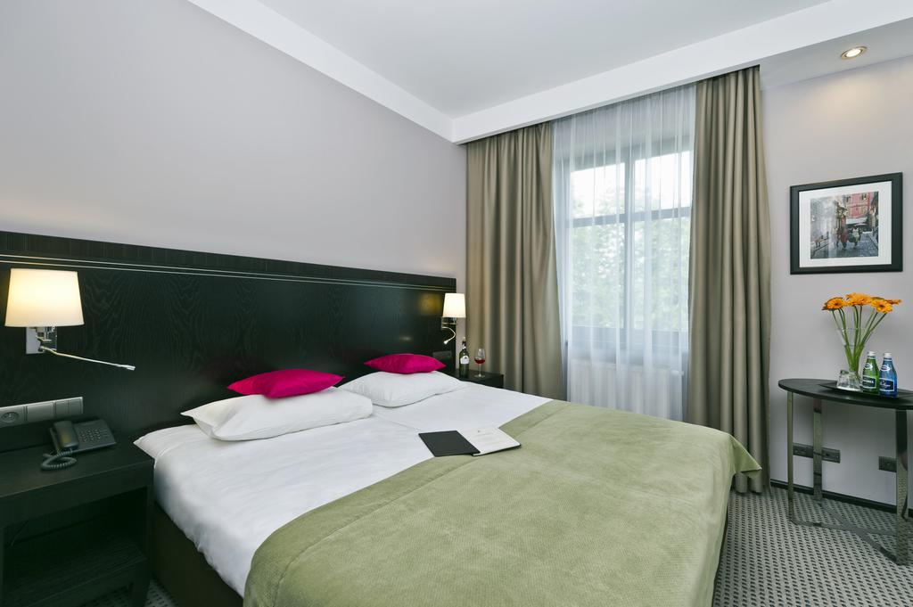 Hotel Fado Spa & Restaurant Swidnica  Exterior photo